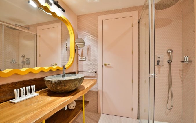 Badkamer van een suite van Hotel Paradiso Art op Ibiza