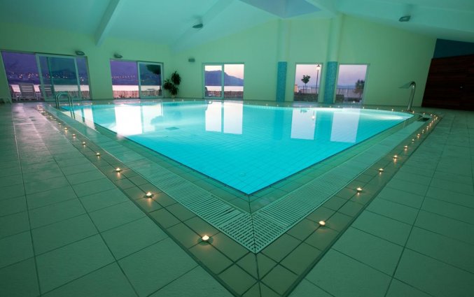 Binnenzwembad van hotel Pagus