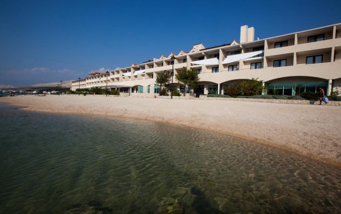 Strand bij hotel Pagus