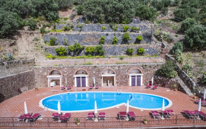 Zwembad van Hotel Isola Bella op Sicilie