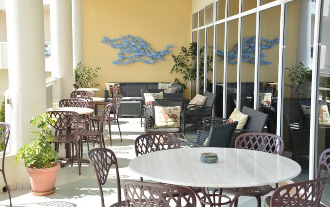 Terras van Hotel Sovereign Beach op Kos