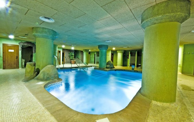 Binnenzwembad van Hotel Senator Granada Spa in Andalusie