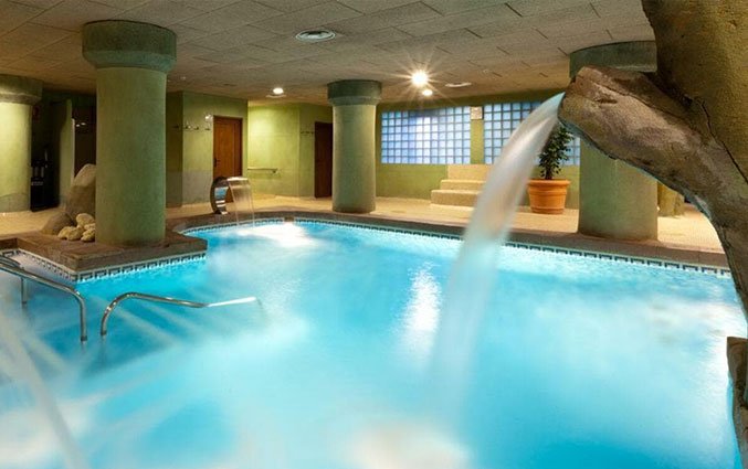 Binnenzwembad van Hotel Senator Granada Spa