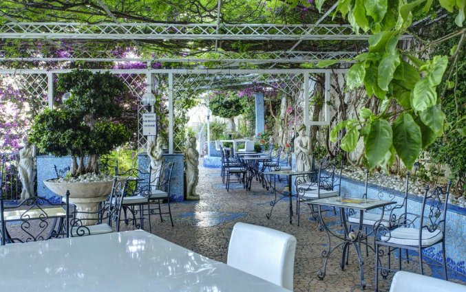 Terras van Hotel Lloyd's Baia in Amalfi