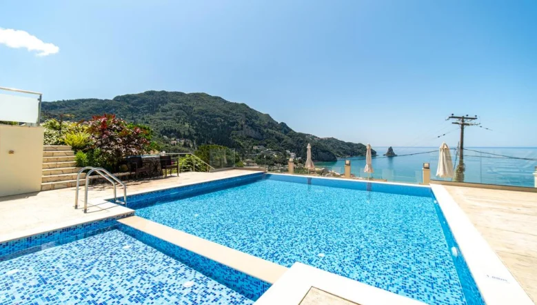 Zwembad met prachtig uitzicht 