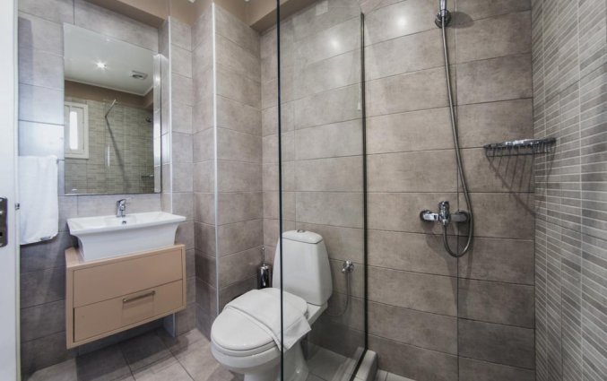 Badkamer van een kamer van Hotel Iliada Beach Hotel op Corfu