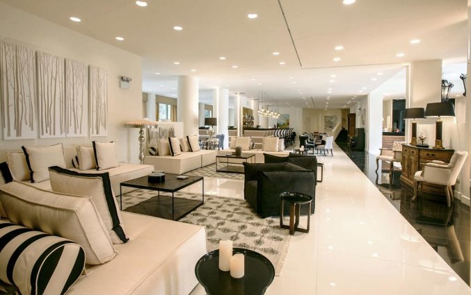 Lobby van Hotel Rodostamo op Corfu