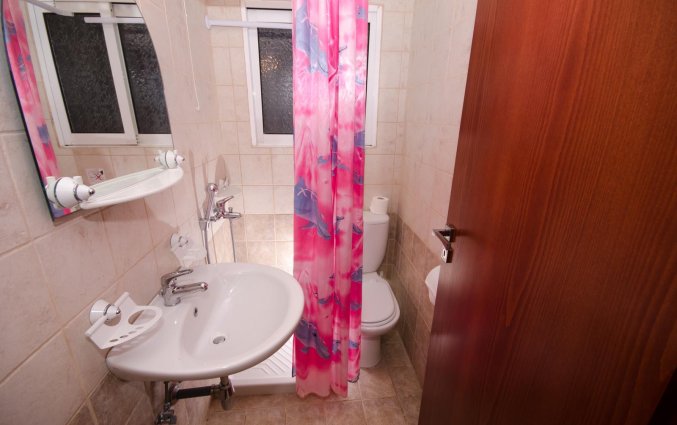 Badkamer in standaard kamer van hotel Fira Rhodos