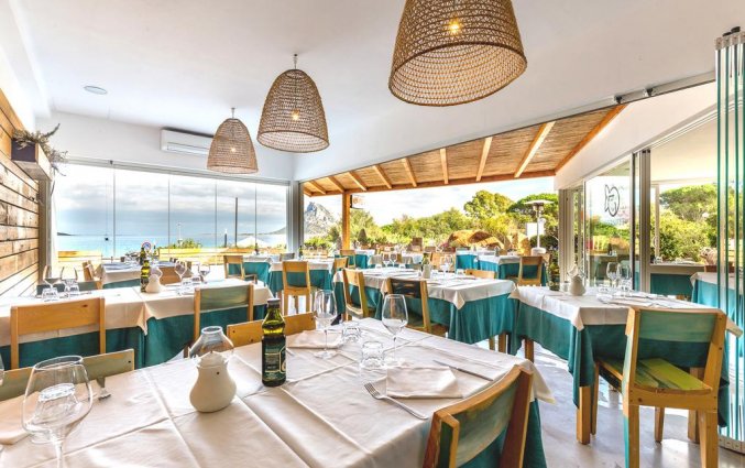 Restaurant van Resindence Hotel Lu Nibareddu op Sardinië