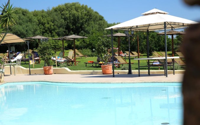 Tuin met groene omgeving van hotel Speraesole fly & drive Sardinië