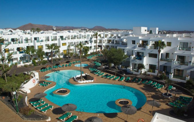 Zwembad met zonneterras van Galeon Playa Lanzarote