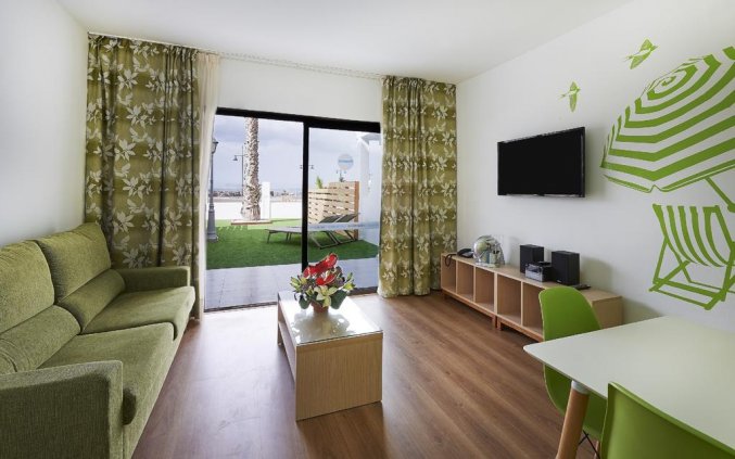 Huiskamer met zithoek van Appartementen Hesperia Bristol Playa op Fuerteventura