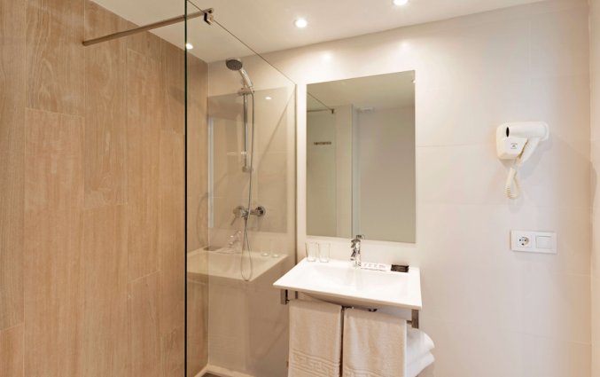 Badkamer van appartement van Hotel HSM Calas Park op Mallorca