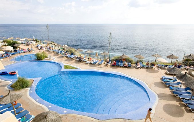 Buitenzwembad van Hotel HSM Calas Park op Mallorca