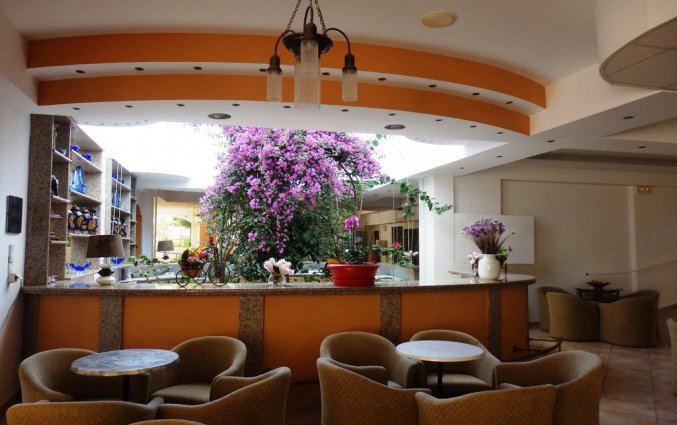 Receptie en zitplaatsen in Hotel Kalyves beach op Kreta