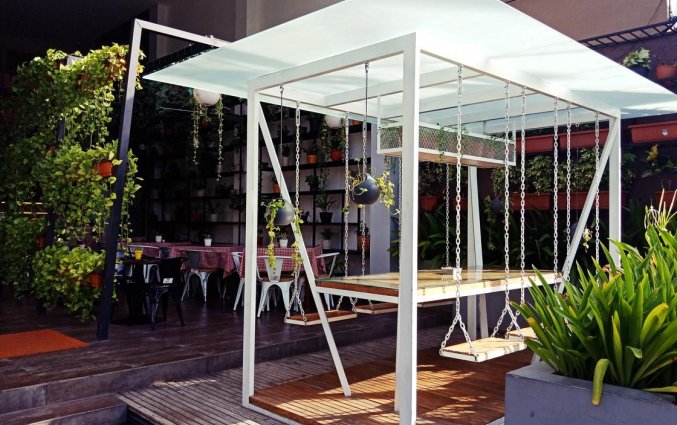 Terras van Hotel Loft Legian op Bali