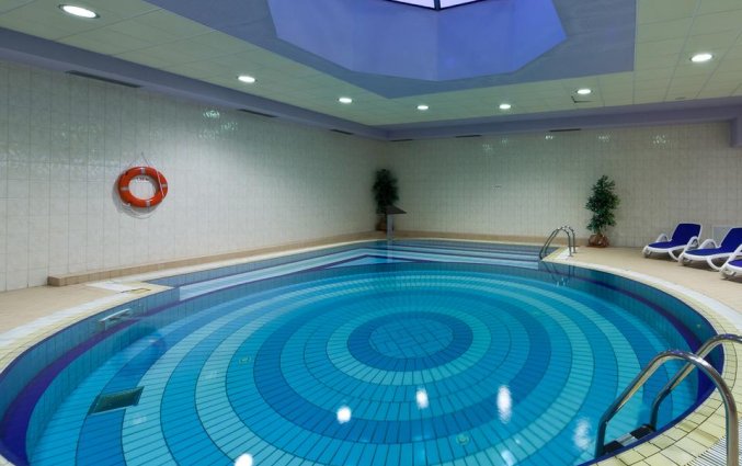 Binnenzwembad van Hotel Bluesun Alga in Dalmatië