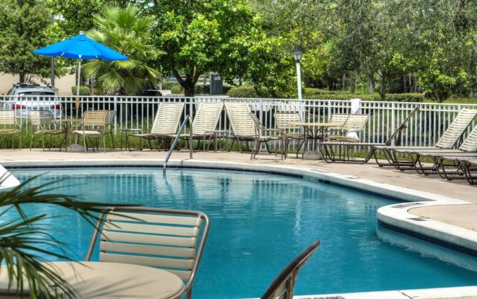 Zwembad van Destiny Palms hotel