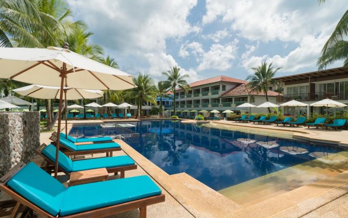 Zwembad van Resort The Briza Beach Khao lak