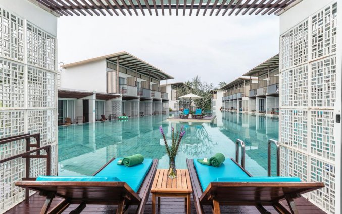 Zwembad van Resort The Briza Beach Khao lak