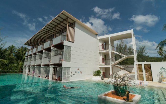 Zwembad van Resort The Briza Beach Khao lak