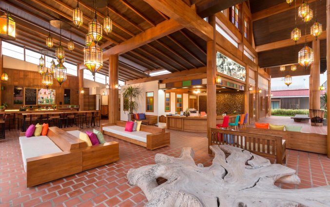 Lobby Naina Resort & Spa