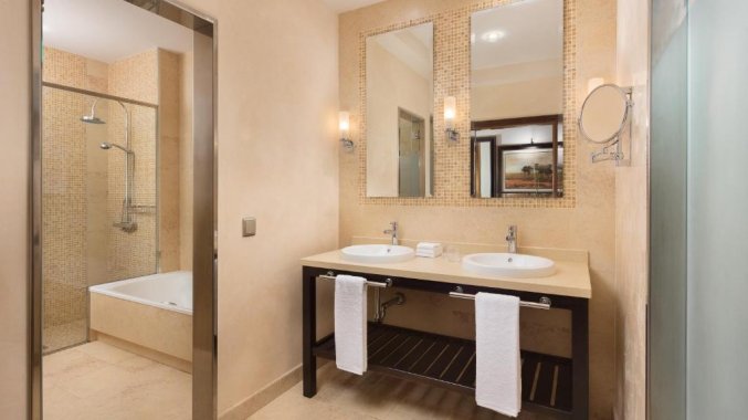 Badkamer van Hotel Sheraton Fuerteventura Golf & Spa Resort in Caleta de Fuste