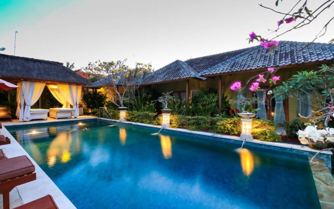 Zwembad van hotel Aleesha Villas in Bali