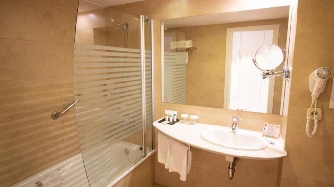 Badkamer van hotel Golden Taurus Aquapark in Costa Brava