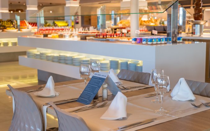 Restaurant met buffet van hotel Taurus Aquapark Resort aan Costa Brava