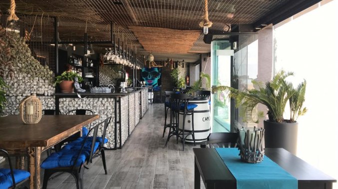 Bar van hotel Lloyds Beach Club in Alicante