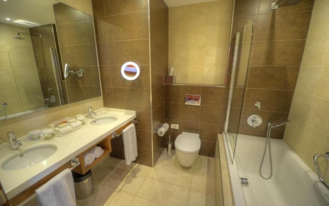 Badkamer van Resort Radisson Blu in Malta St Julians