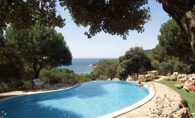 Buitenzwembad van Appartementen Albamar in de Costa Brava