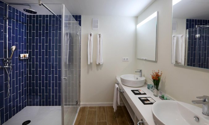 Badkamer van Hotel Golden Mar Menuda aan de Costa Brava