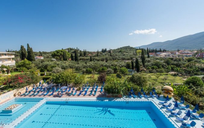 Zwembad van hotel Koukounaria in Zakynthos