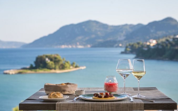 LA - VERANDA - RESTAURANT - - min - x