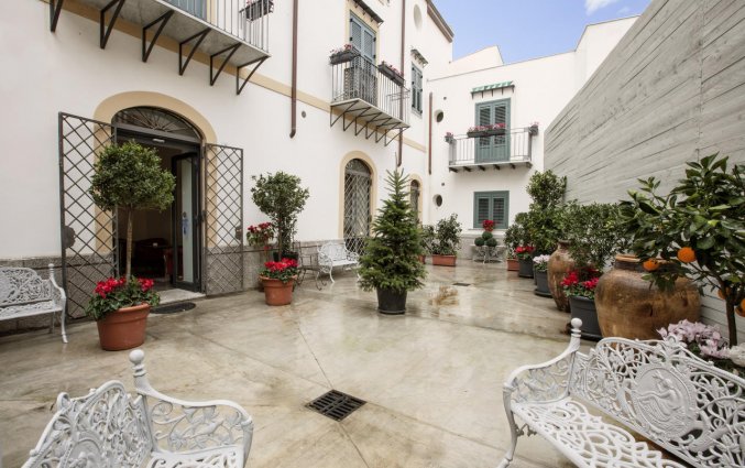 Terras van Hotel Palazzo Brunaccini op Sicilië