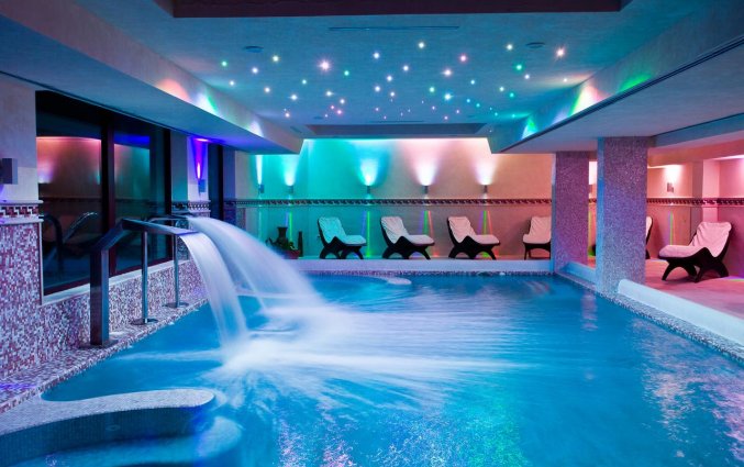 Binnenzwembad van Hotel Palace San Michele in Puglia