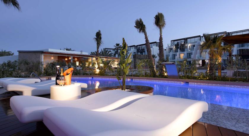 Ligbedden bij Hotel Hardrock op Ibiza