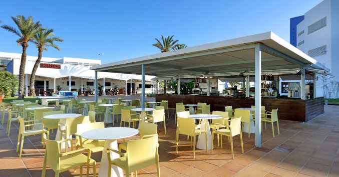Terras van Resort en Spa Grand Palladium op Ibiza