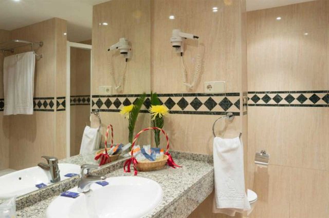Badkamer van Hotel Mogan Princess & Beach Club op Gran Canaria