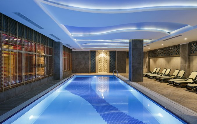 Binnenzwembad van hotel Side Crown Charm Palace in Side