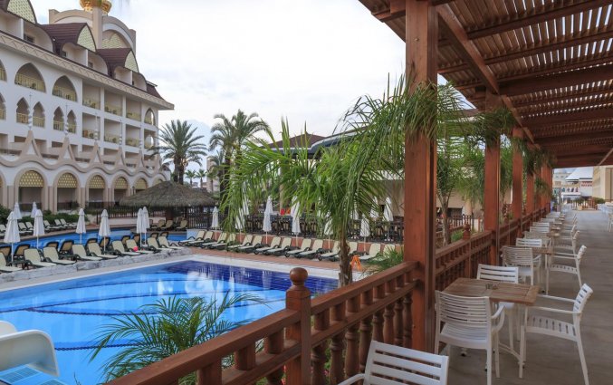 Buitenzwembad van hotel Side Crown Charm Palace in Side