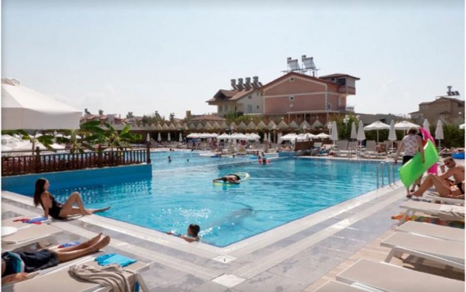 Buitenzwembad van Hotel Side Crown Sunshine in Side