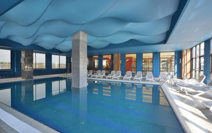 Binnenzwembad van Resort en Spa Seaden Valentine in Side