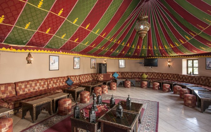 Lounge bij hotel Oasis