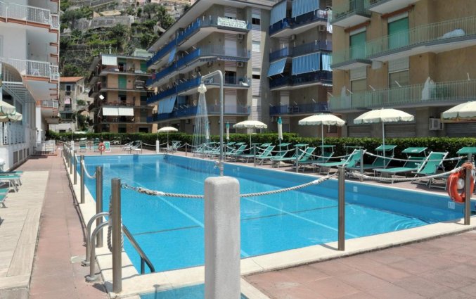 Zwembad Hotel Pietra di Luna