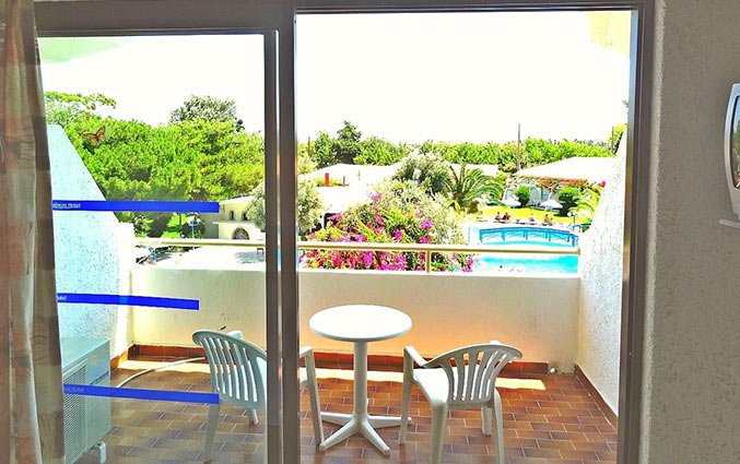 Balkon van Aparthotel Filerimos Village op Rhodos