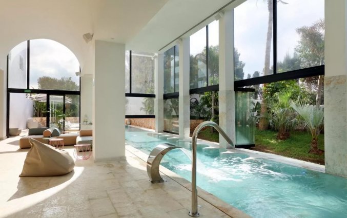 Binnenzwembad van Hotel Bless op Ibiza