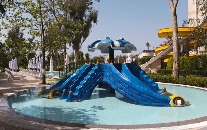 Zwembad en glijbanen van Hotel & Resort Botanik in Side